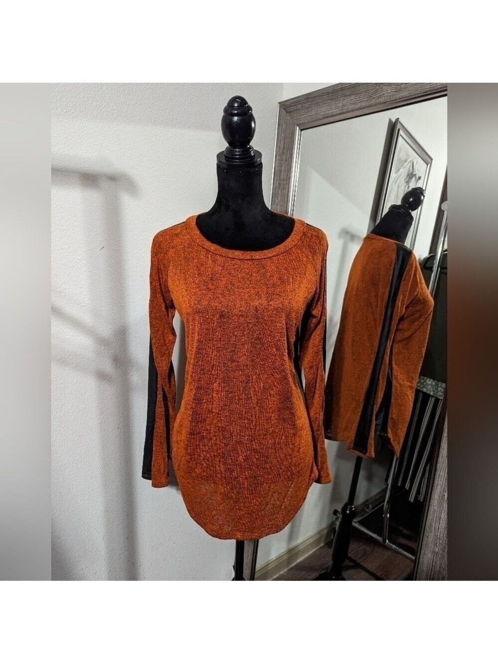Confidence Heathered Faux Leather Accent Long Sleeve Top M EUC
